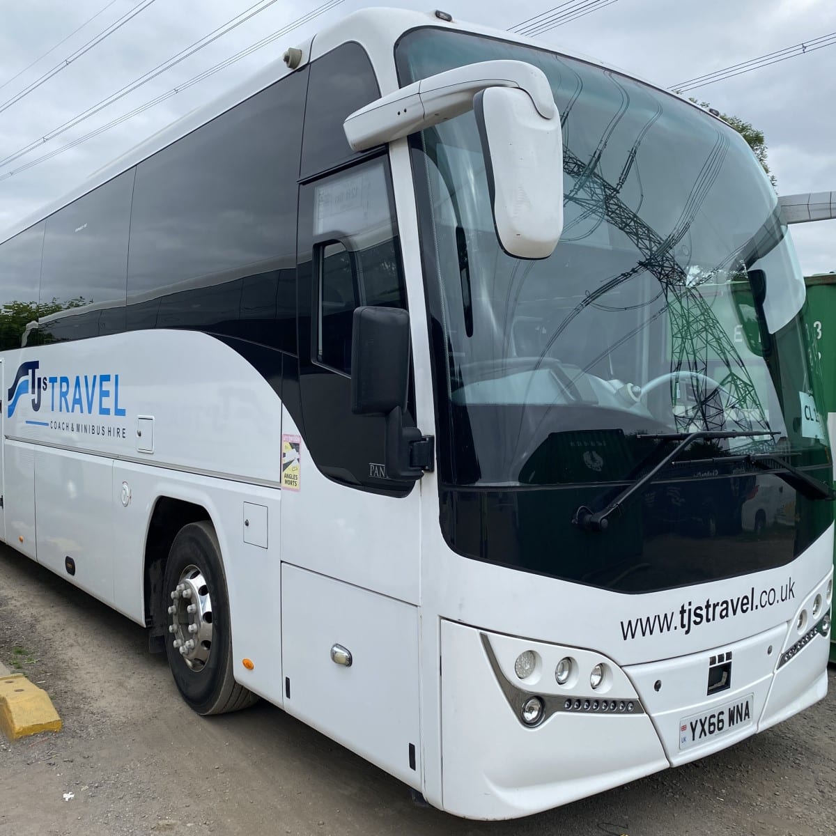 YX66 Derek Coach