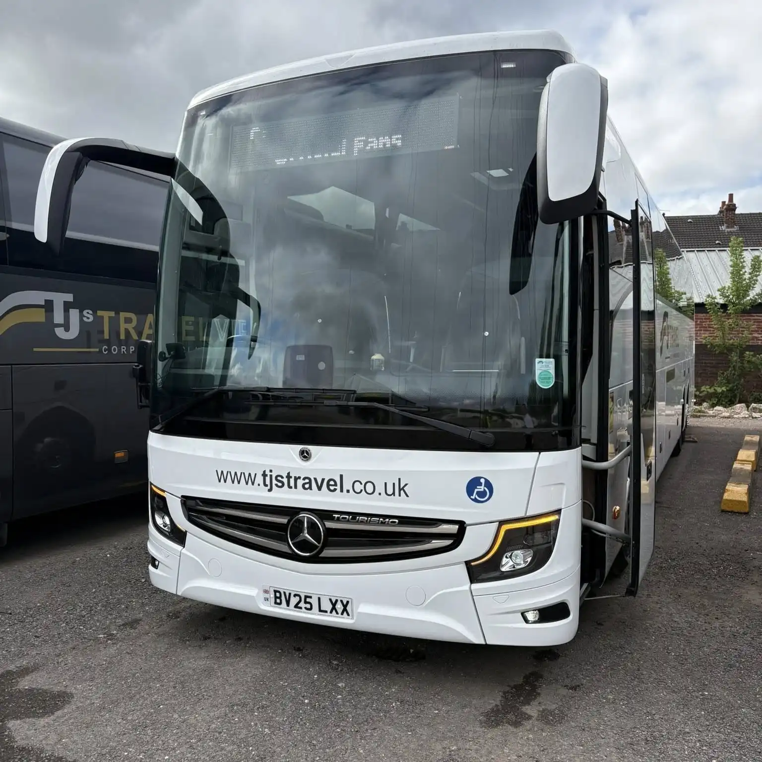 Coach HIre BV25 LXX