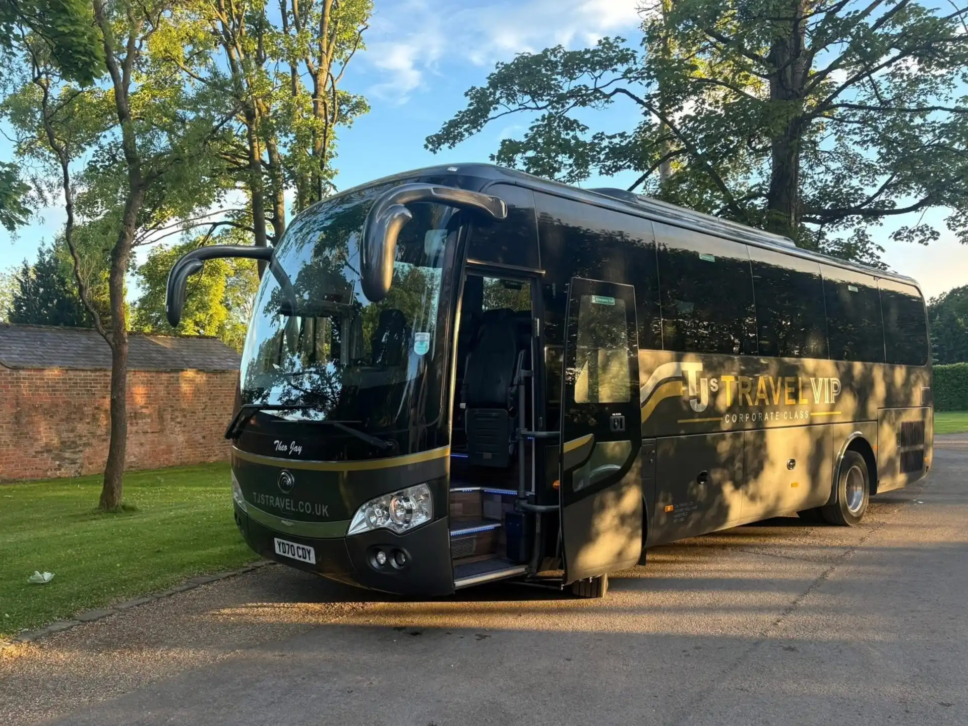 YD70 CDY Theo Jay 22 Seater Painted 2026 Exterior With Door Open